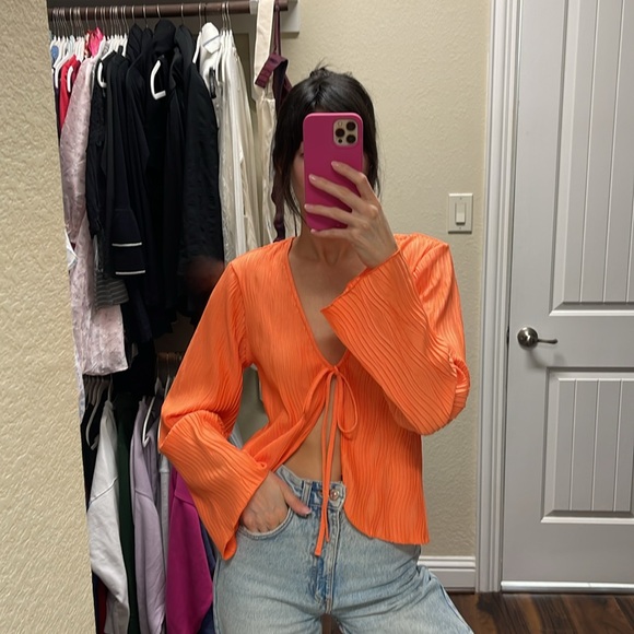 CLOSET CLEAR OUT: NWT NY & CO Orange Tie Front Top 🧡 - Picture 2 of 5